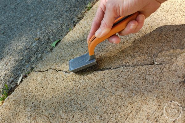 How to fill in cracks in concrete