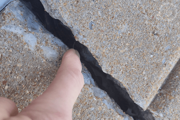 filling large cracks in concrete