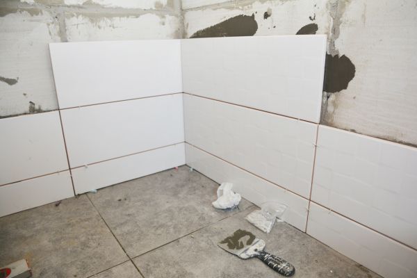 How to tile a wall