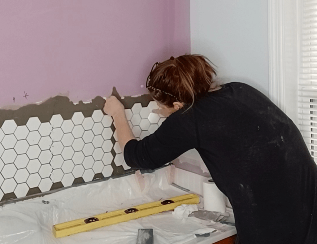 Steo By Step How To Set Tile - The Daily DIY
