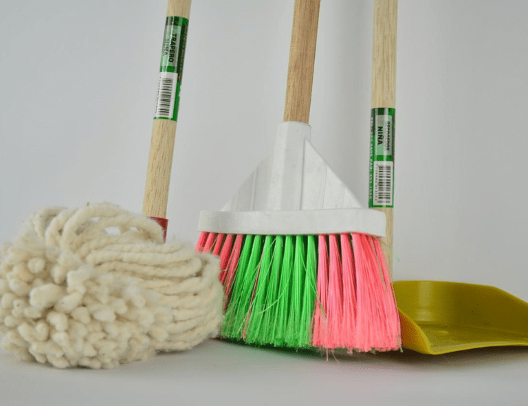 Daily Cleaning Routine - The Daily DIY