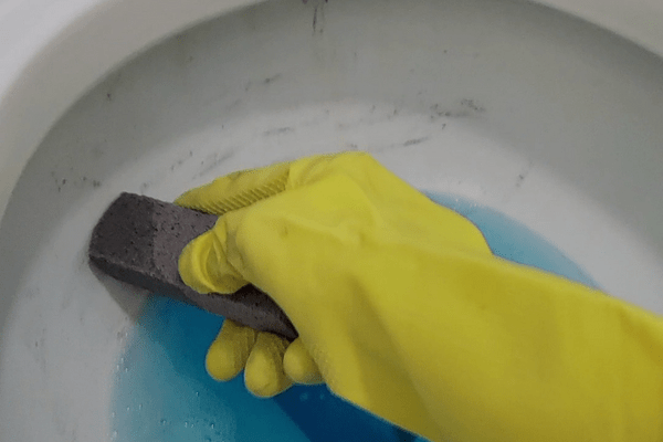 Best Way To Remove Hard Water Stains From Toilet - The Daily DIY
