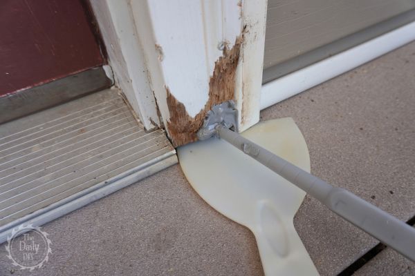 How to Repair Damaged Moulding