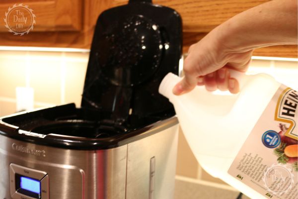 Coffee pot cleaning with vinegar