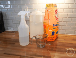 cleaning with baking soda and vinegar