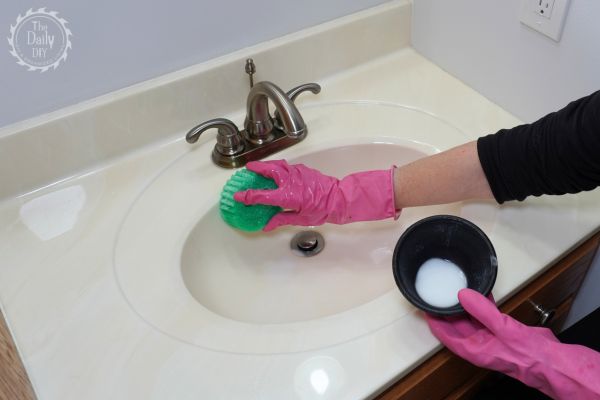 Cleaning Bathroom with non-tox cleaners