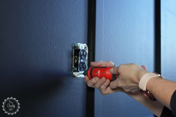 how to replace an electrical outlet